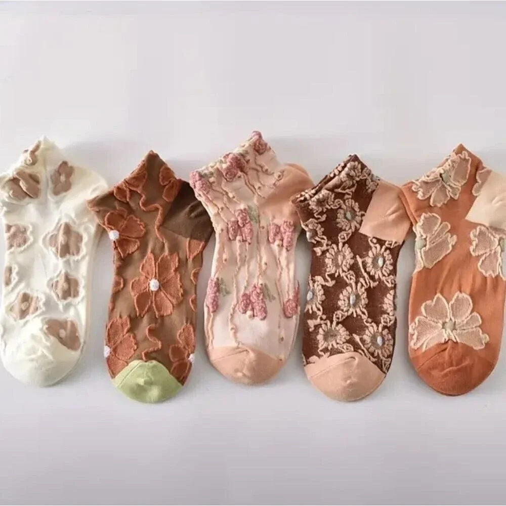 Pink floral embroidered ankle socks hosiery